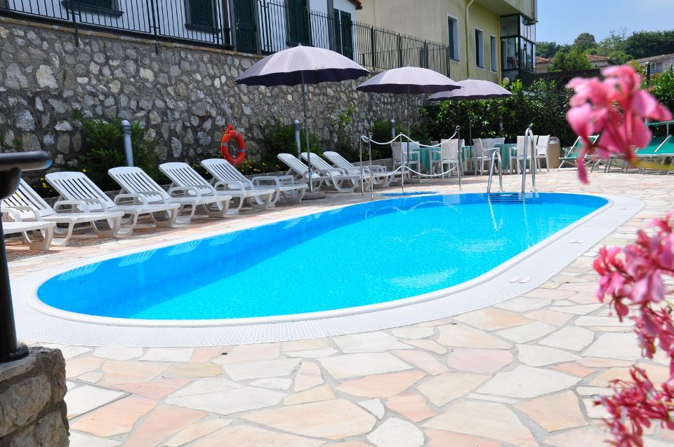 Hotel La Pergoletta SantʼAgata sui Due Golfi Kültér fotó