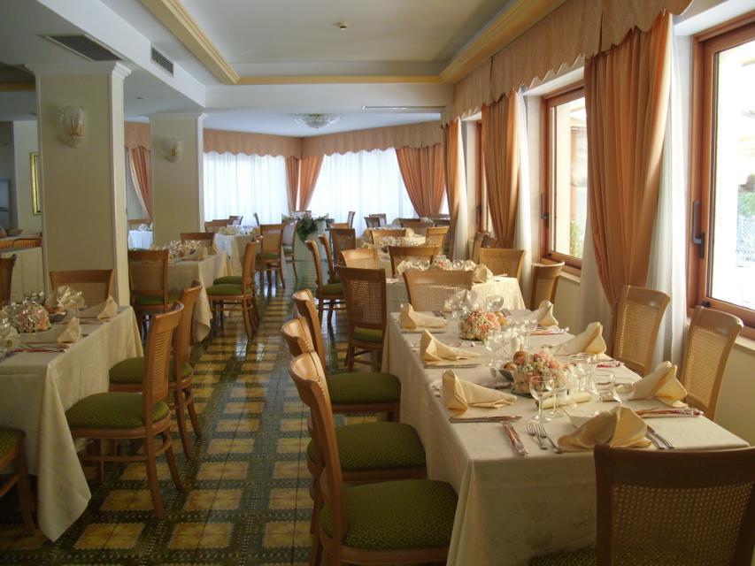 Hotel La Pergoletta SantʼAgata sui Due Golfi Kültér fotó
