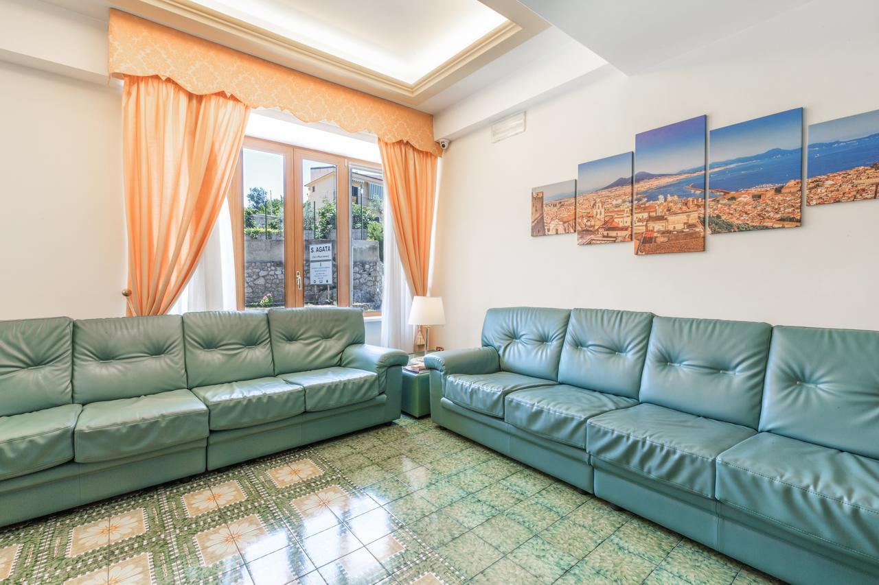 Hotel La Pergoletta SantʼAgata sui Due Golfi Kültér fotó