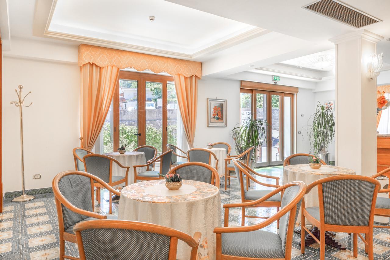 Hotel La Pergoletta SantʼAgata sui Due Golfi Kültér fotó