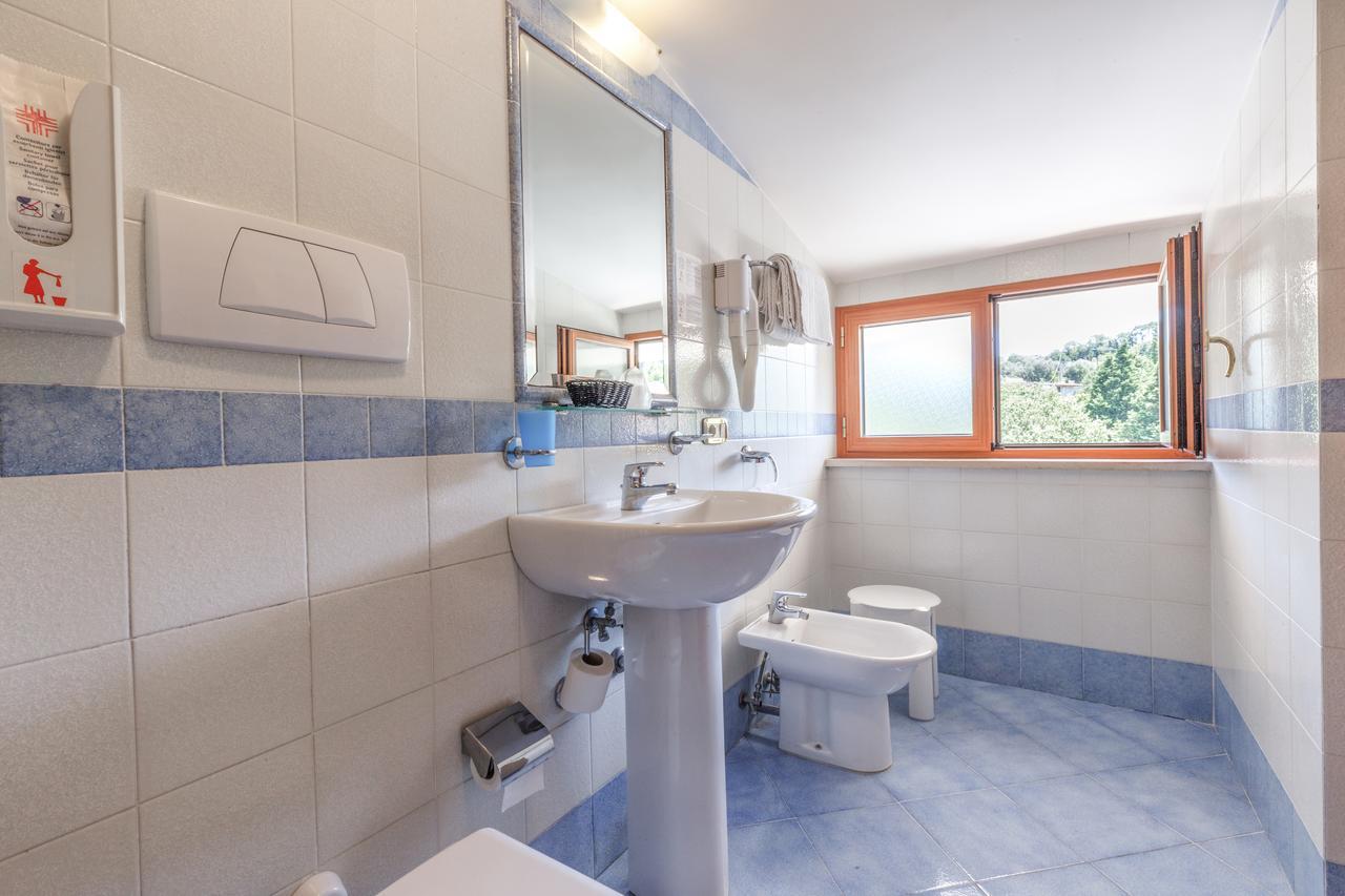 Hotel La Pergoletta SantʼAgata sui Due Golfi Kültér fotó