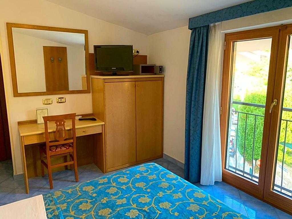 Hotel La Pergoletta SantʼAgata sui Due Golfi Kültér fotó